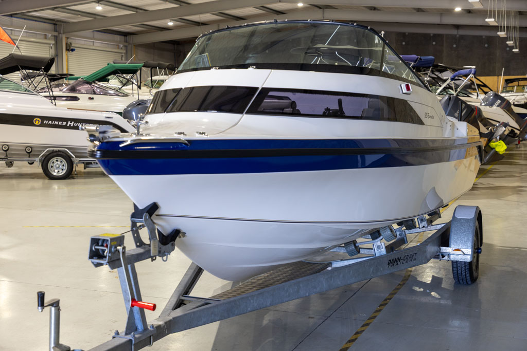 1999 Huntsman Executive 525 - Boating New Zealand